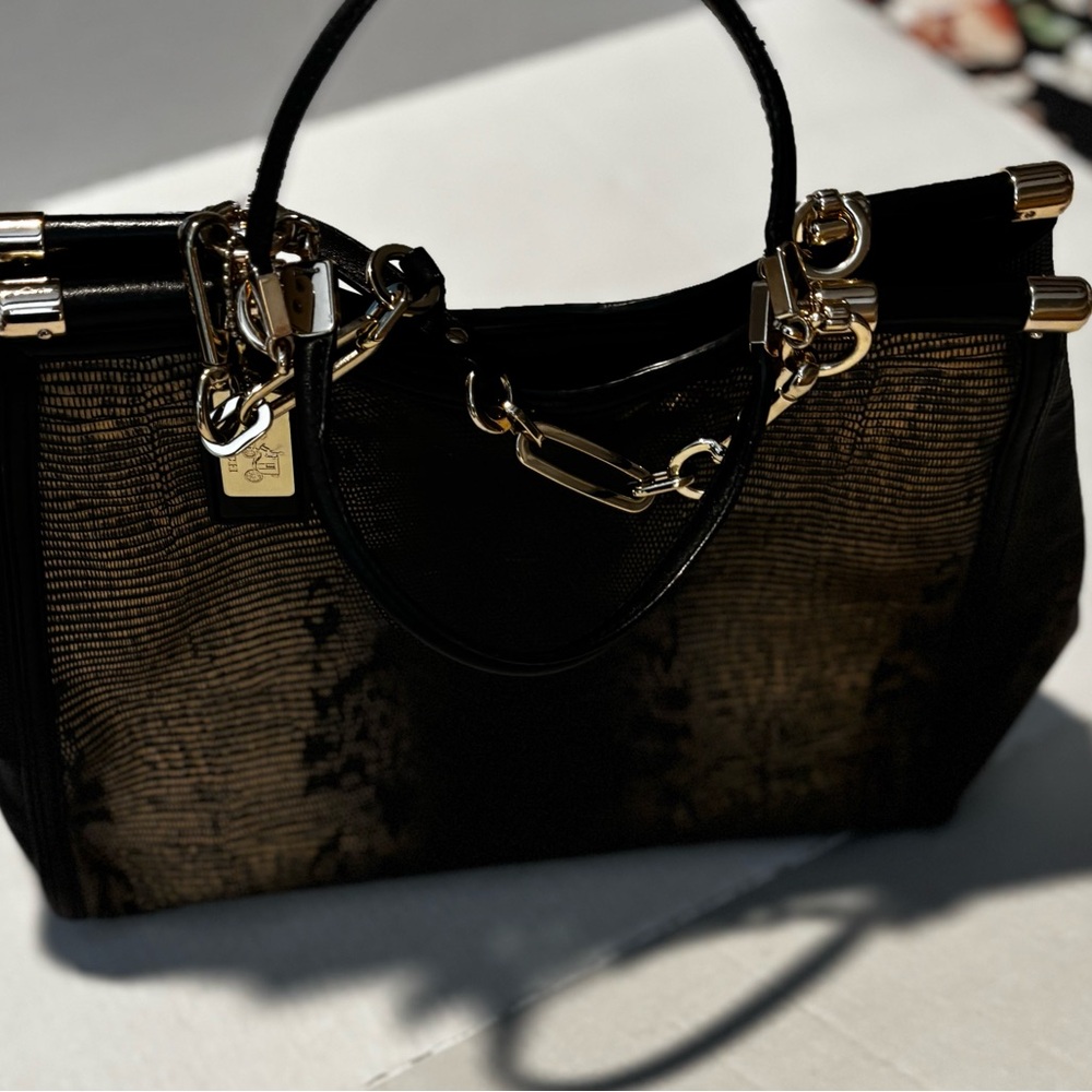 COACH limited edition handbag. Black w/slight gold shimmer. Gold hardware - Picture 9 of 16